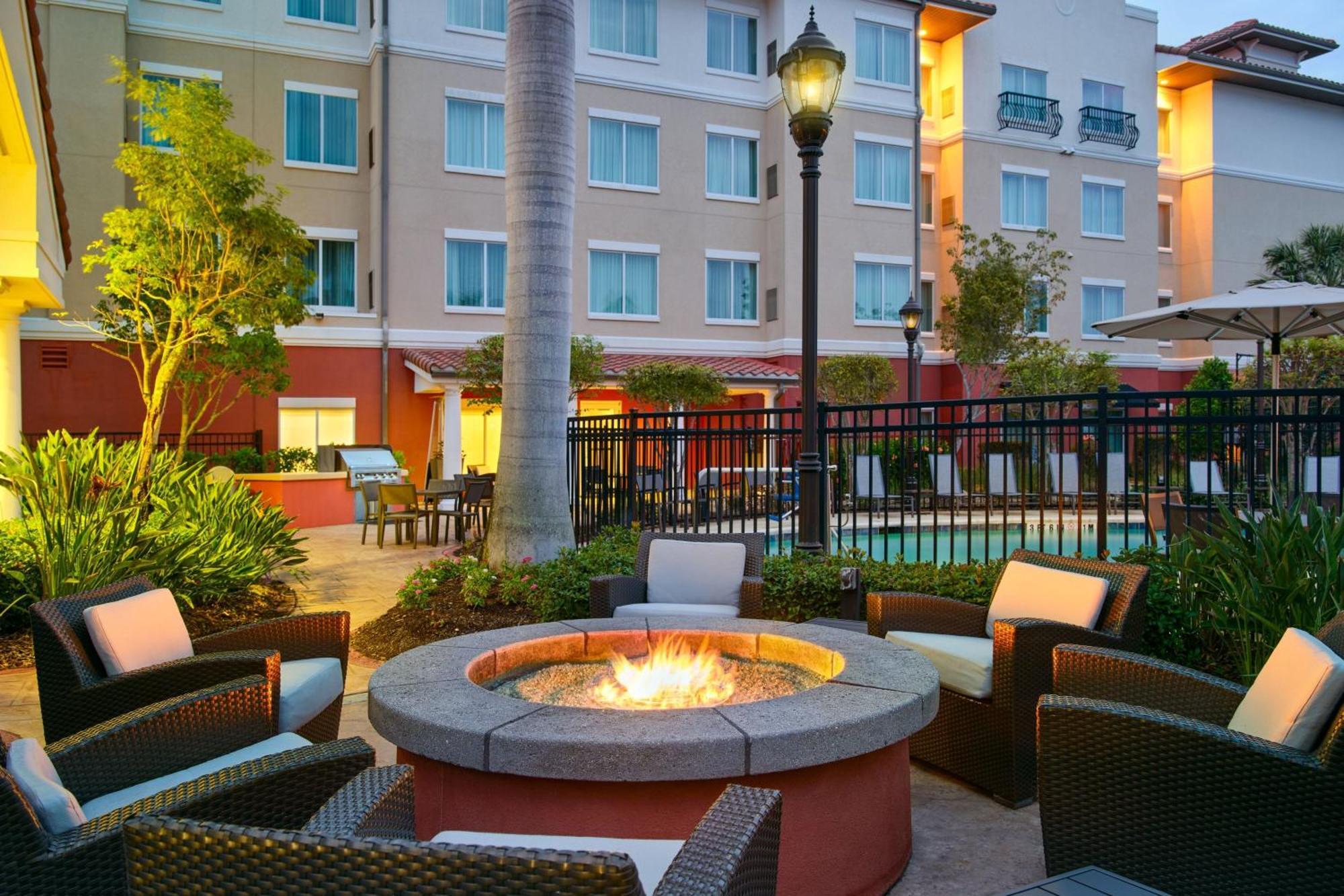 Residence Inn By Marriott Fort Myers At I-75 And Gulf Coast Town Center Эстеро Экстерьер фото
